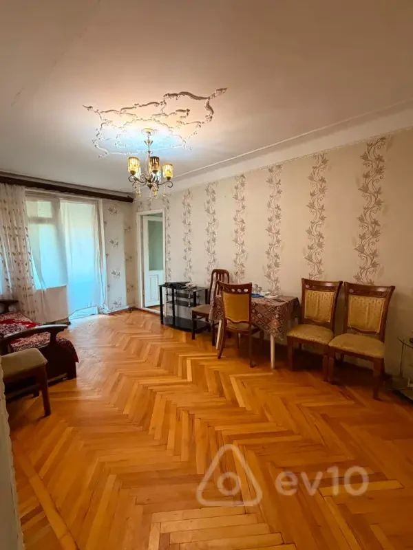 Satılır 2 otaqlı köhnə tikili 50 m²