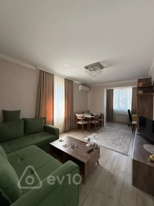 Satılır 2 otaqlı köhnə tikili 70 m²