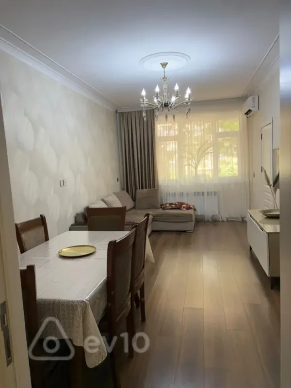 Satılır 2 otaqlı köhnə tikili 55 m²