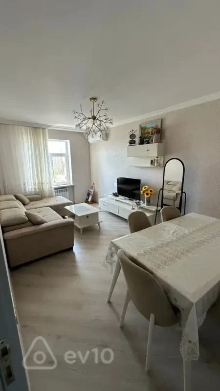 Kirayə verilir 2 otaqlı köhnə tikili 65 m²