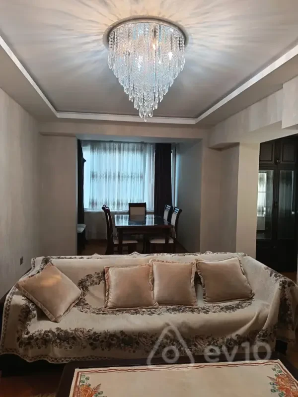 Kirayə verilir 3 otaqlı köhnə tikili 90 m²
