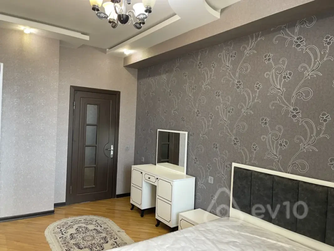 Kirayə verilir 2 otaqlı yeni tikili 75 m²