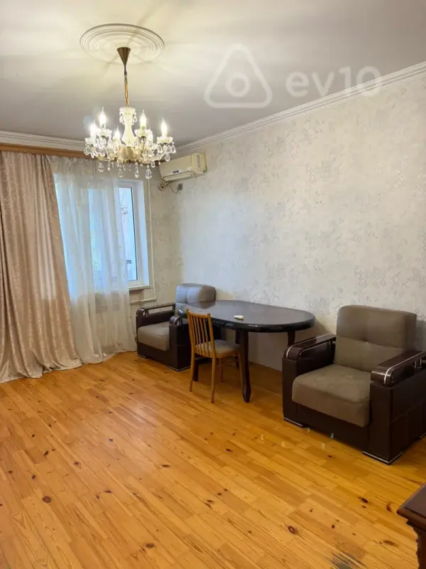 Kirayə verilir 2 otaqlı köhnə tikili 50 m²
