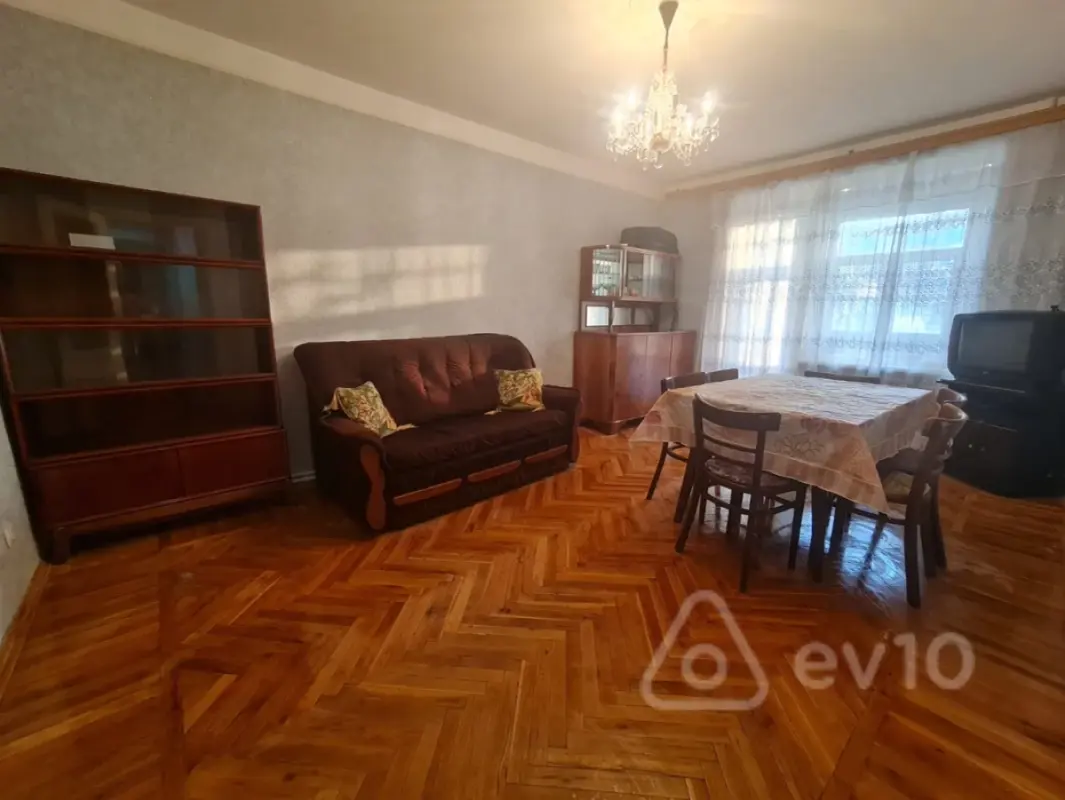 Kirayə verilir 2 otaqlı köhnə tikili 55 m²
