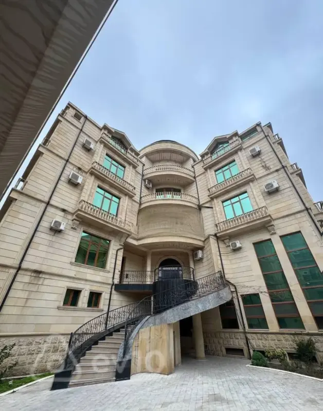 Kirayə verilir 14 otaqlı həyət evi 1000 m²