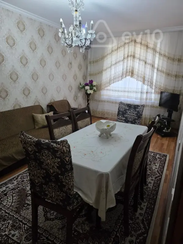 Kirayə verilir 3 otaqlı köhnə tikili 90 m²