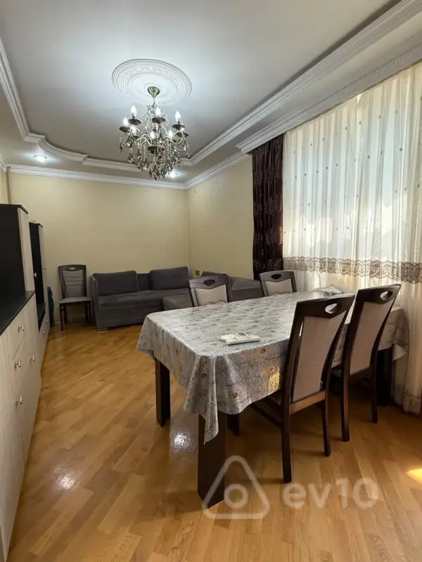 Satılır 2 otaqlı köhnə tikili 53 m²