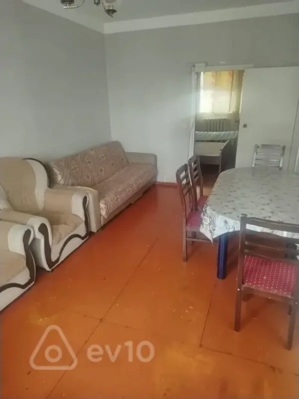 Kirayə verilir 2 otaqlı köhnə tikili 60 m²