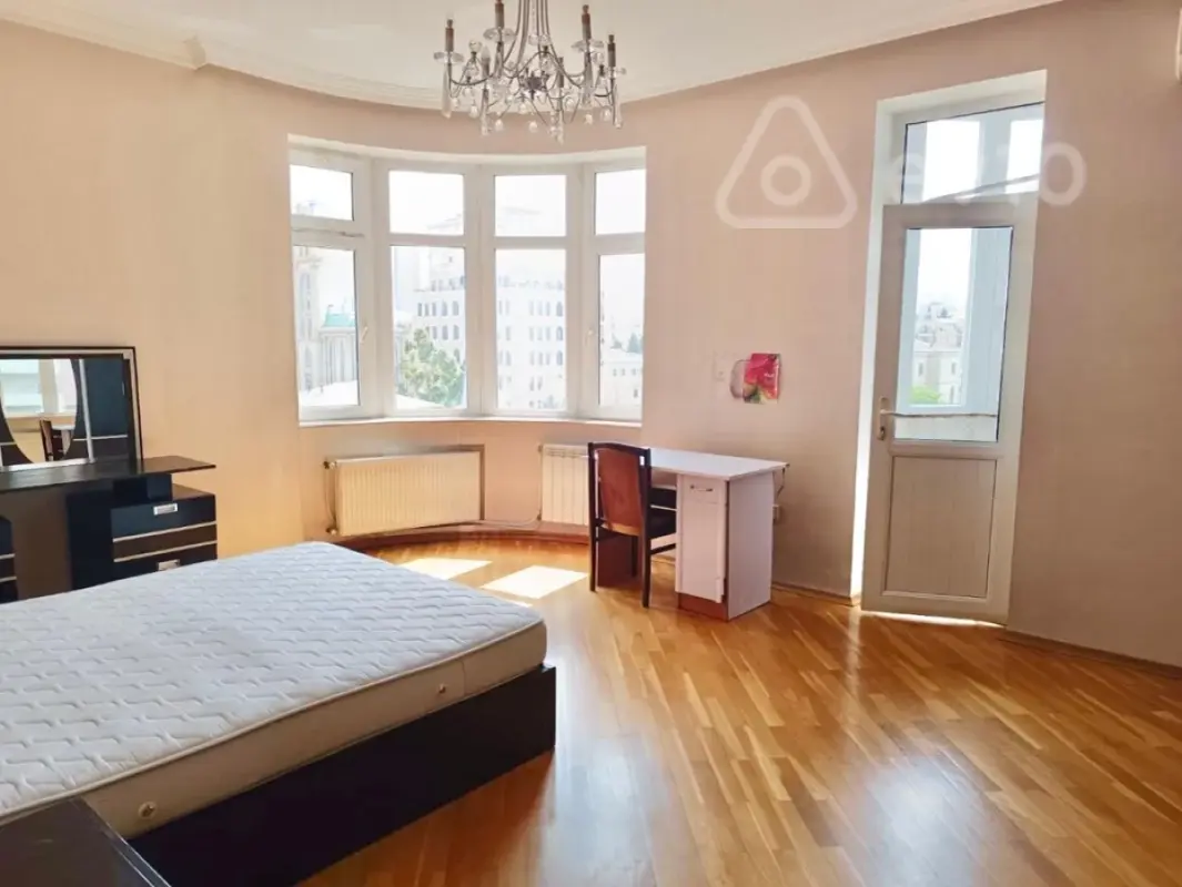 Kirayə verilir 3 otaqlı yeni tikili 150 m²