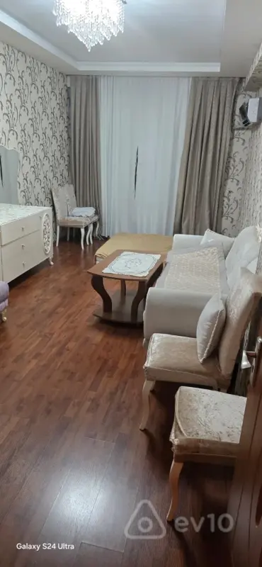 Kirayə verilir 3 otaqlı yeni tikili 100 m²