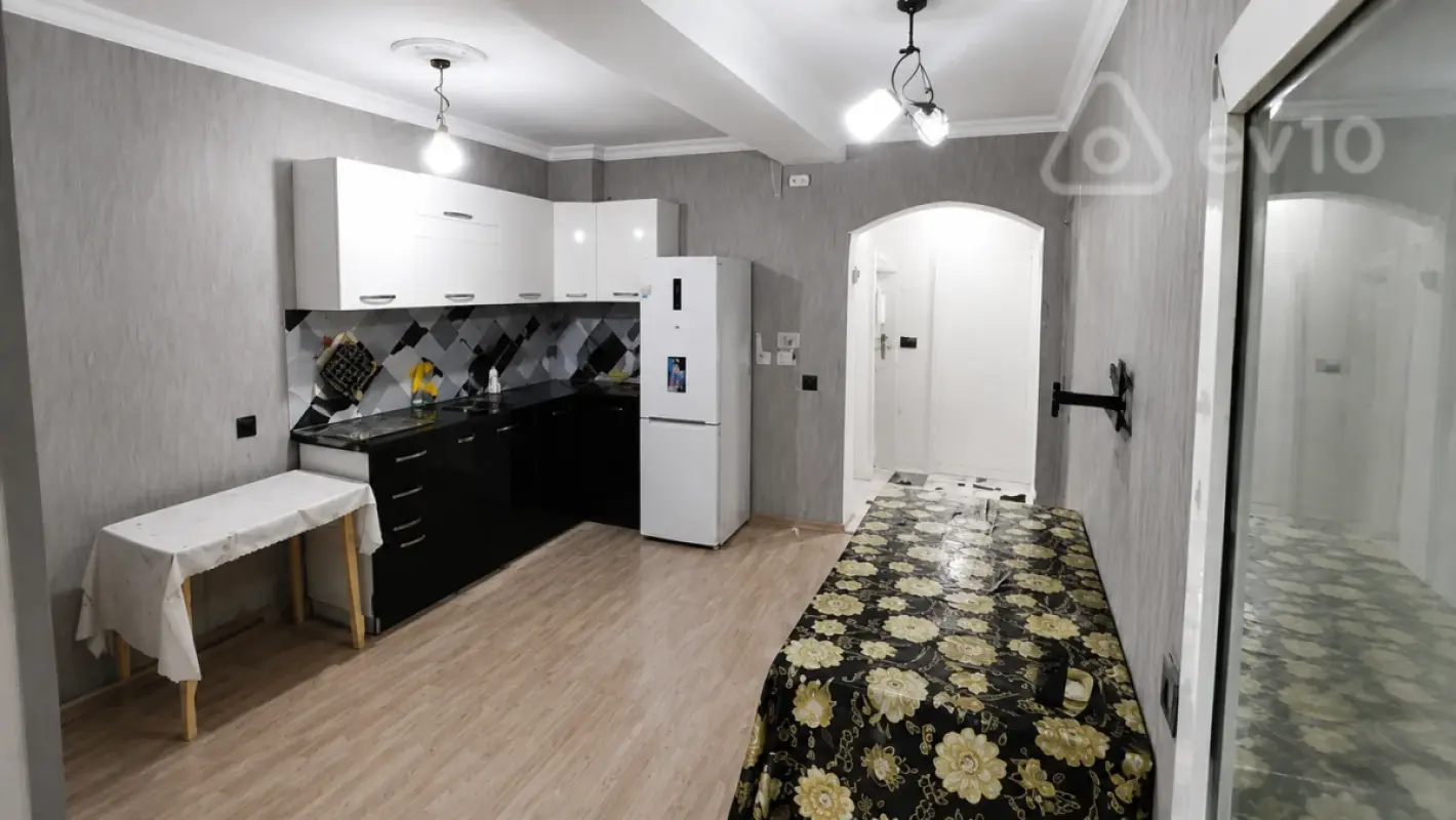 Kirayə verilir 4 otaqlı köhnə tikili 100 m²