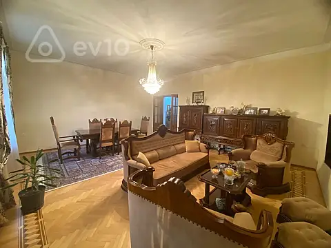 Satılır 4 otaqlı köhnə tikili 100 m² — Bakı, Nəsimi 4 otaq 100.00 m²