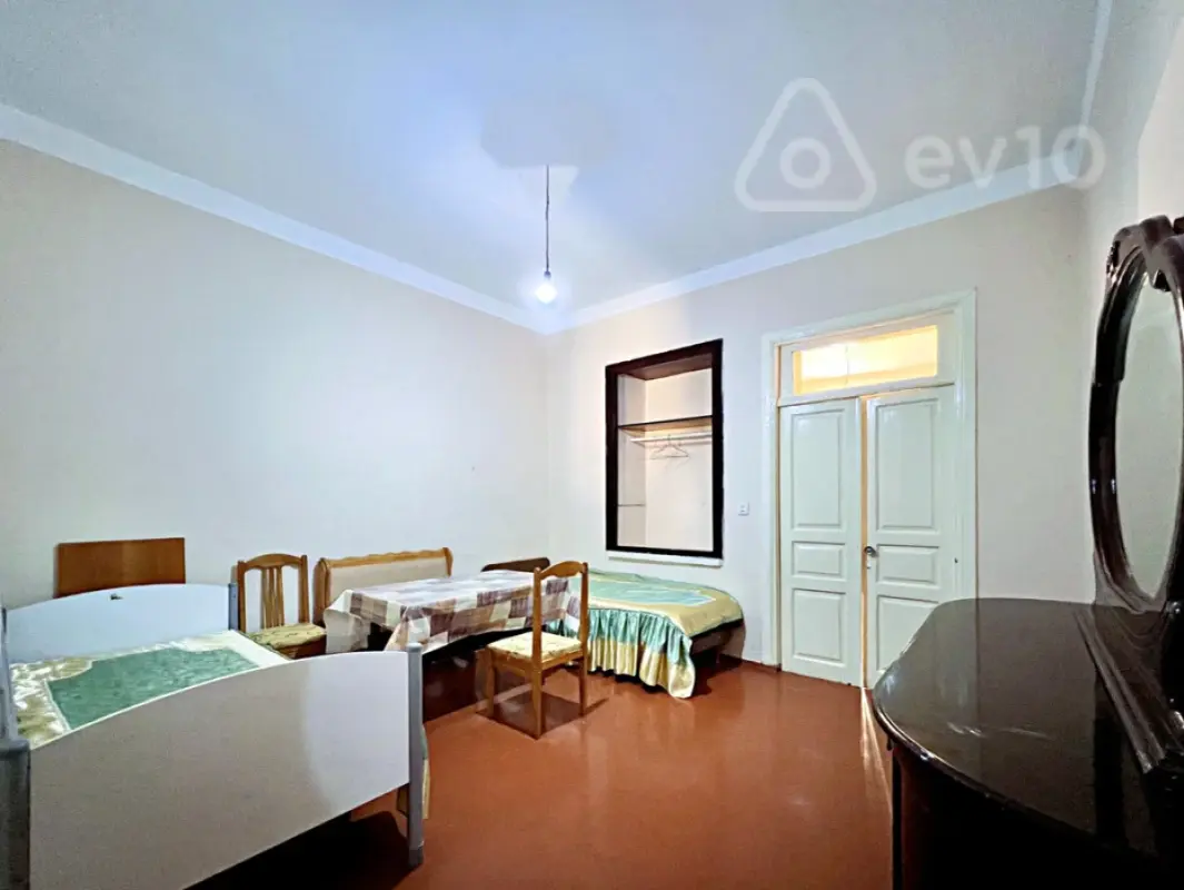 Kirayə verilir 3 otaqlı köhnə tikili 70 m²