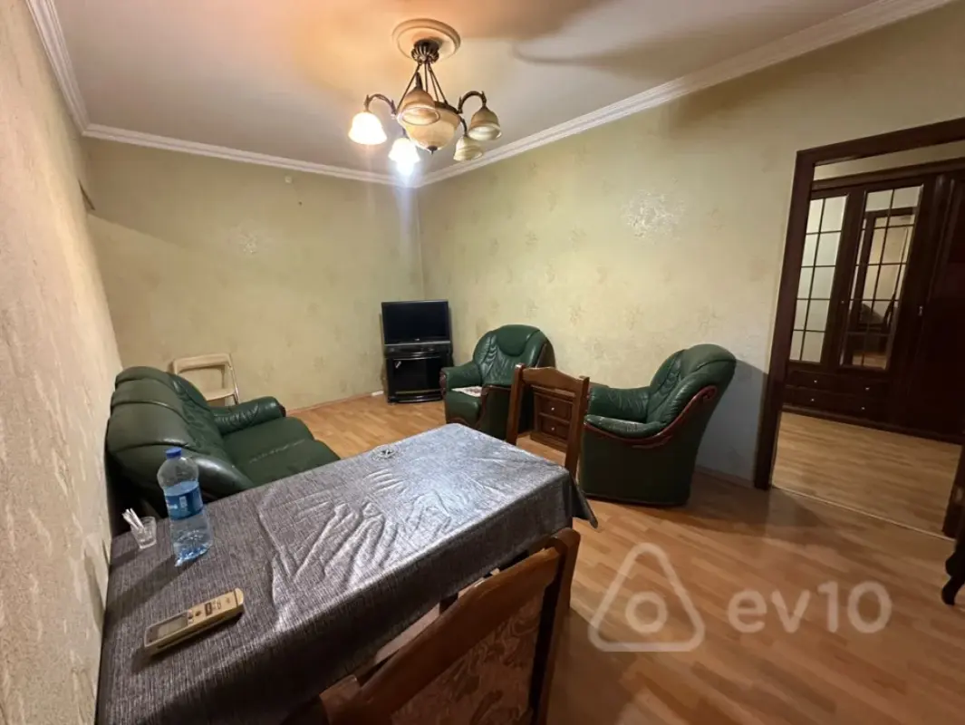 Kirayə verilir 2 otaqlı köhnə tikili 50 m²
