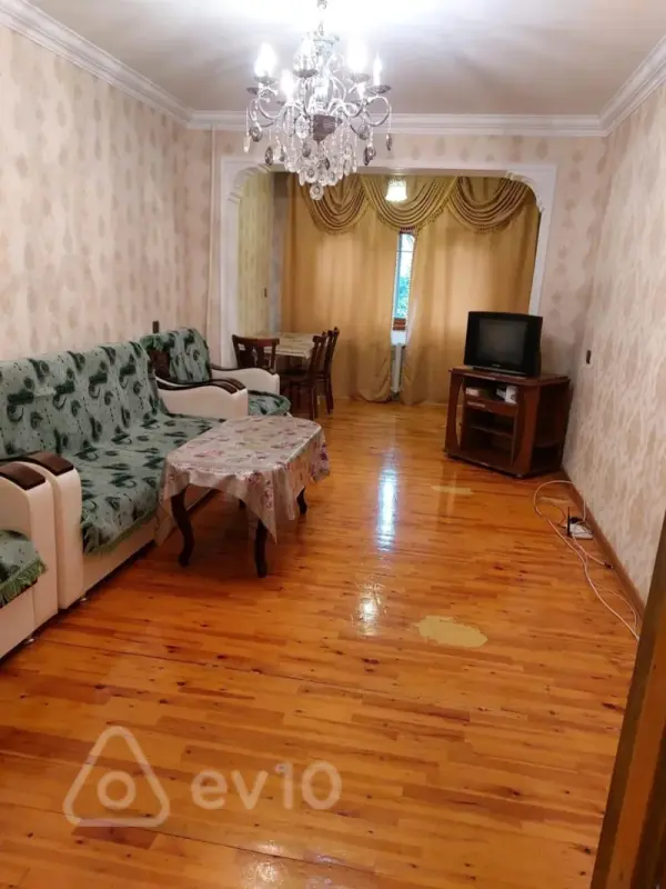 Kirayə verilir 2 otaqlı köhnə tikili 60 m²