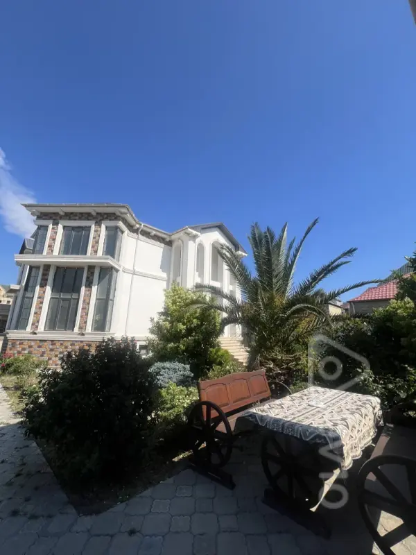 Satılır 6 otaqlı həyət evi 350 m²