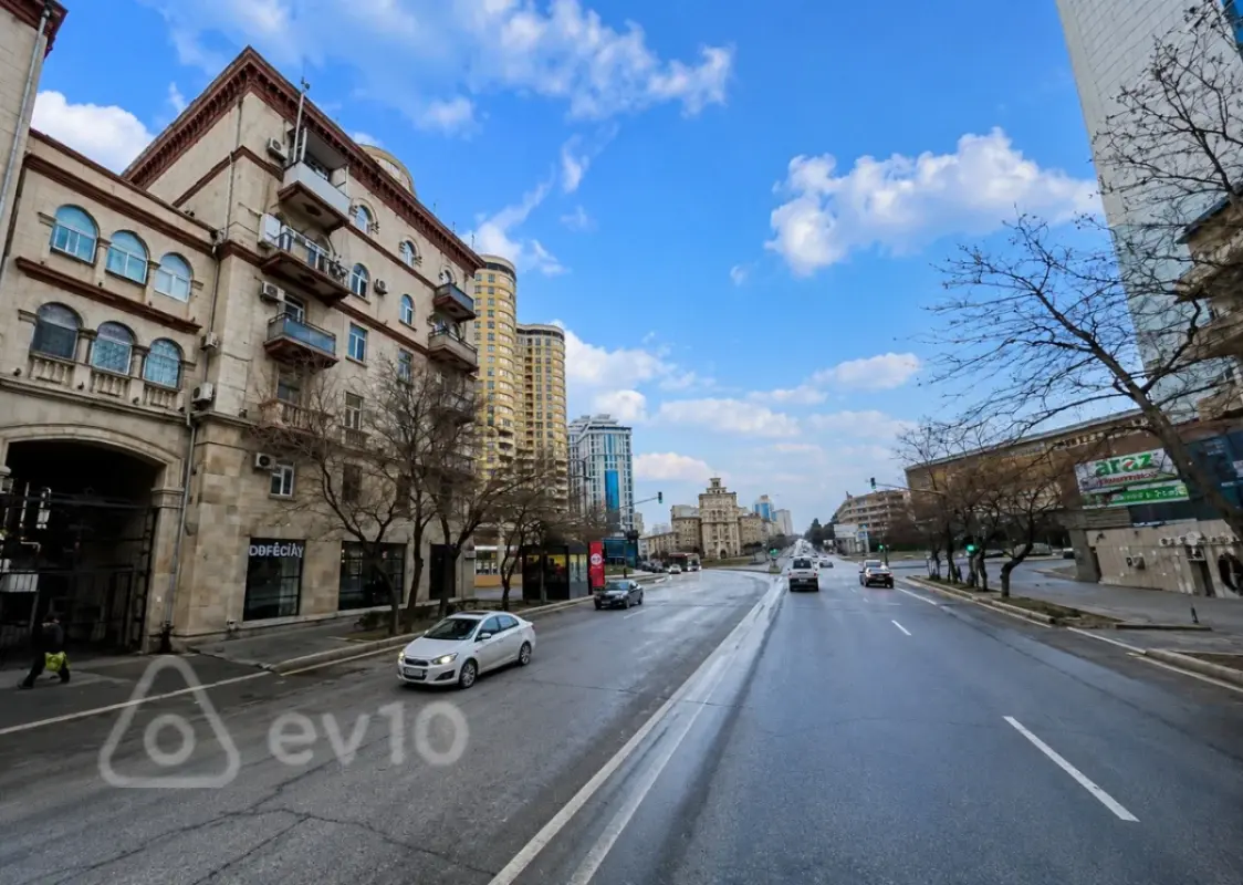 Satılır 3 otaqlı köhnə tikili 100 m²