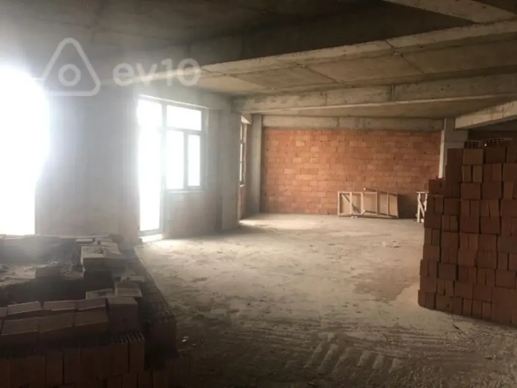 Satılır 4 otaqlı yeni tikili 200 m²