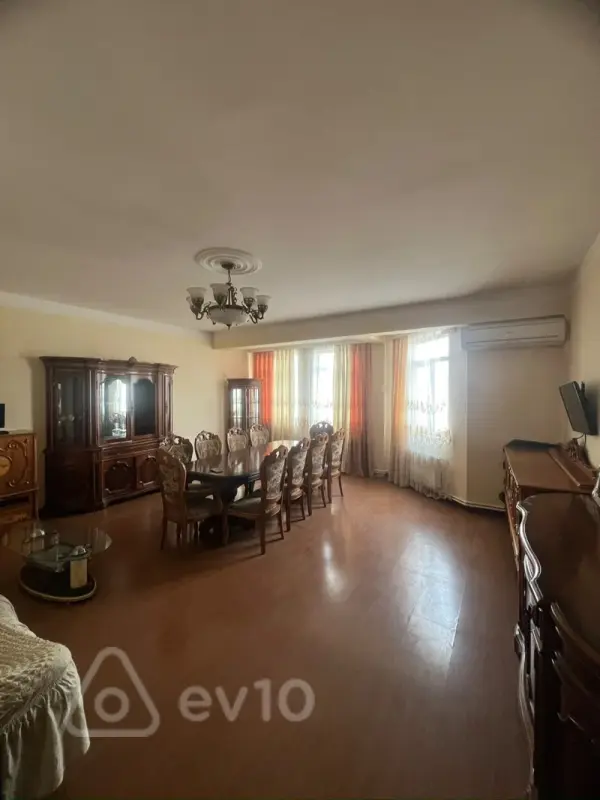 Kirayə verilir 3 otaqlı yeni tikili 130 m²