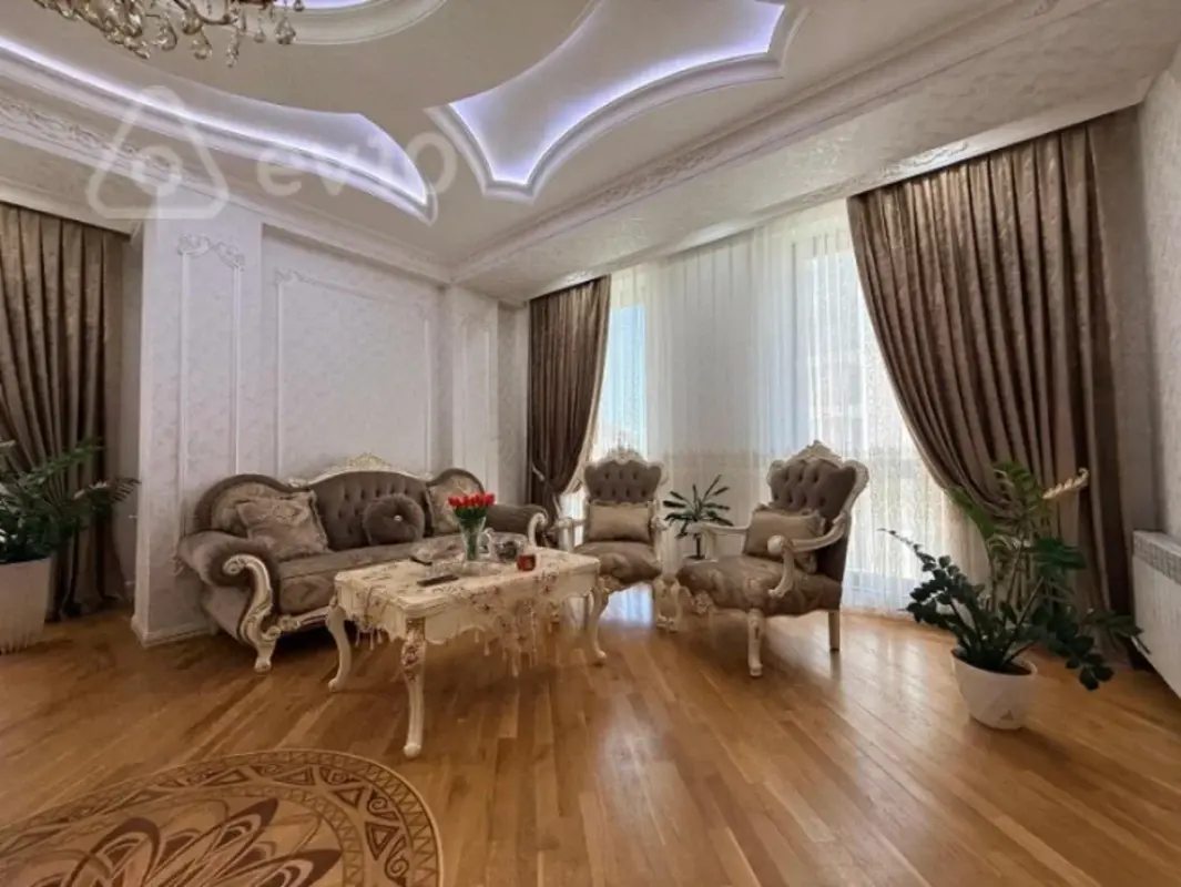 Satılır 3 otaqlı yeni tikili 145 m²