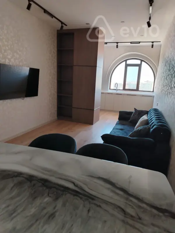 Kirayə verilir 2 otaqlı yeni tikili 65 m²