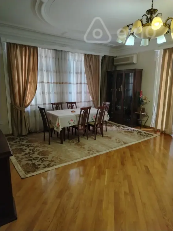 Kirayə verilir 4 otaqlı yeni tikili 135 m²