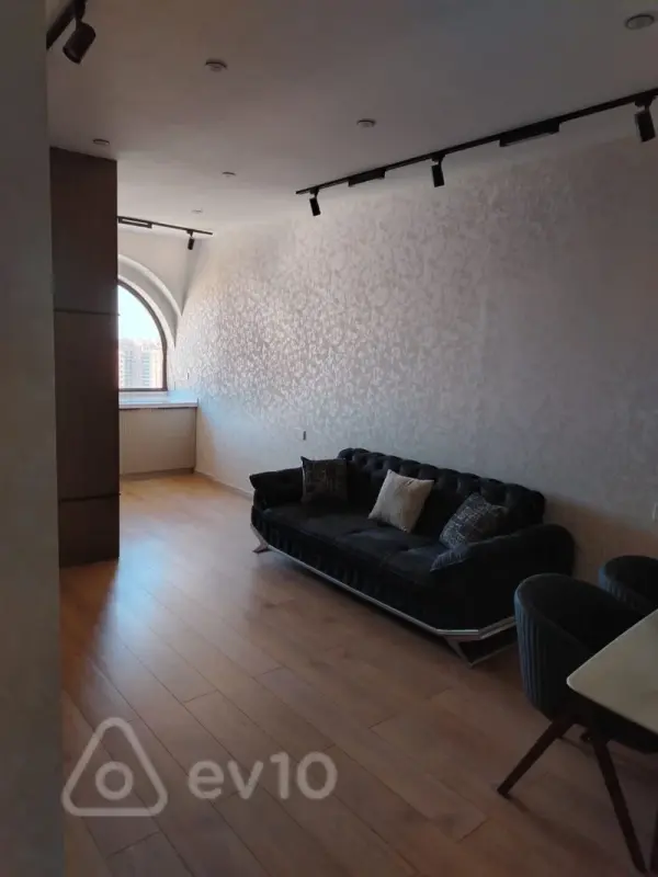 Kirayə verilir 2 otaqlı yeni tikili 60 m²