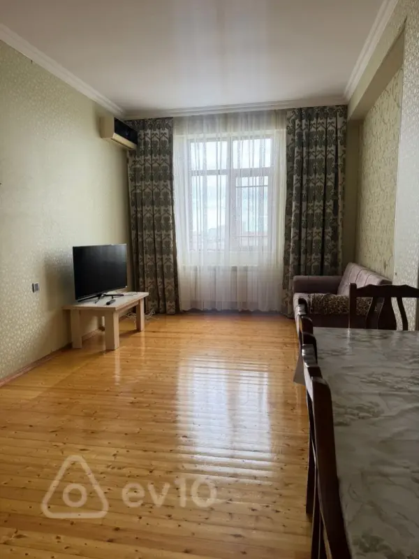 Kirayə verilir 2 otaqlı yeni tikili 75 m²
