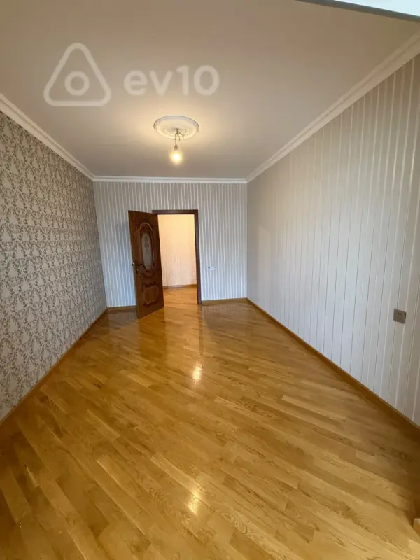 Satılır 2 otaqlı köhnə tikili 65 m²