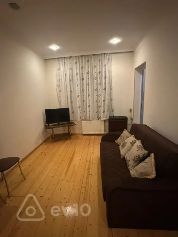 Kirayə verilir 2 otaqlı köhnə tikili 55 m²