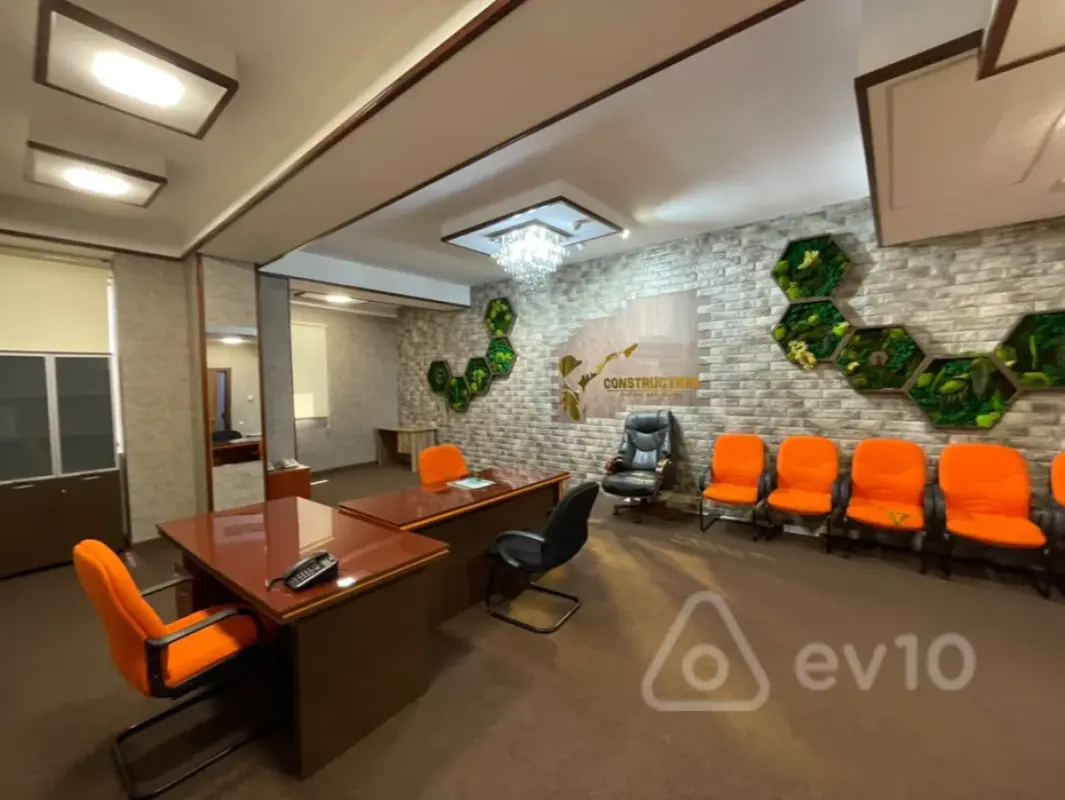 Kirayə verilir 4 otaqlı ofis 231 m²