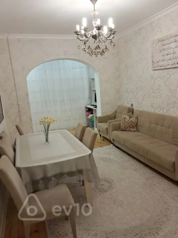 Satılır 2 otaqlı köhnə tikili 60 m²