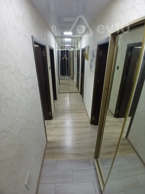 Satılır 4 otaqlı köhnə tikili 90 m²