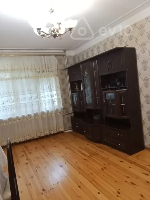 Kirayə verilir 3 otaqlı köhnə tikili 90 m²