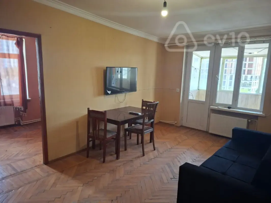 Kirayə verilir 2 otaqlı köhnə tikili 55 m²