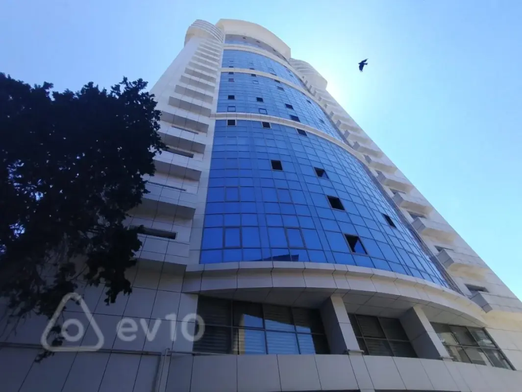 Satılır 4 otaqlı yeni tikili 160 m²