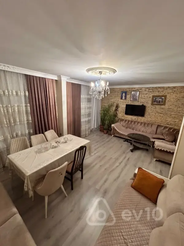 Satılır 4 otaqlı köhnə tikili 105 m²