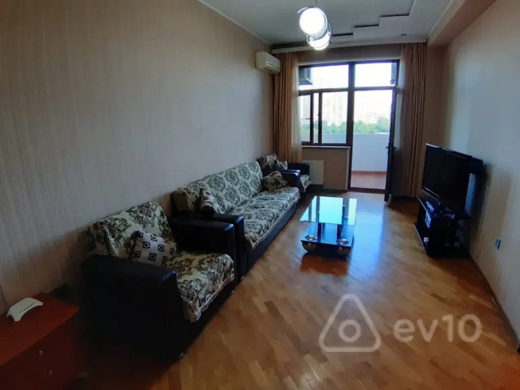 Kirayə verilir 2 otaqlı yeni tikili 80 m²