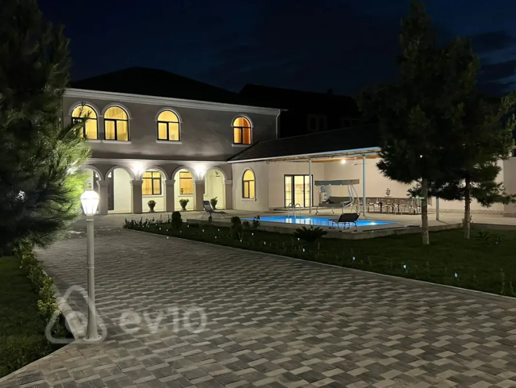 Satılır 6 otaqlı həyət evi 300 m²