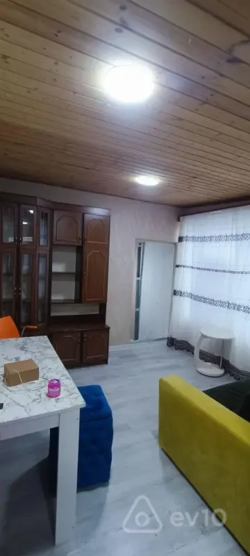Kirayə verilir 2 otaqlı köhnə tikili 65 m²