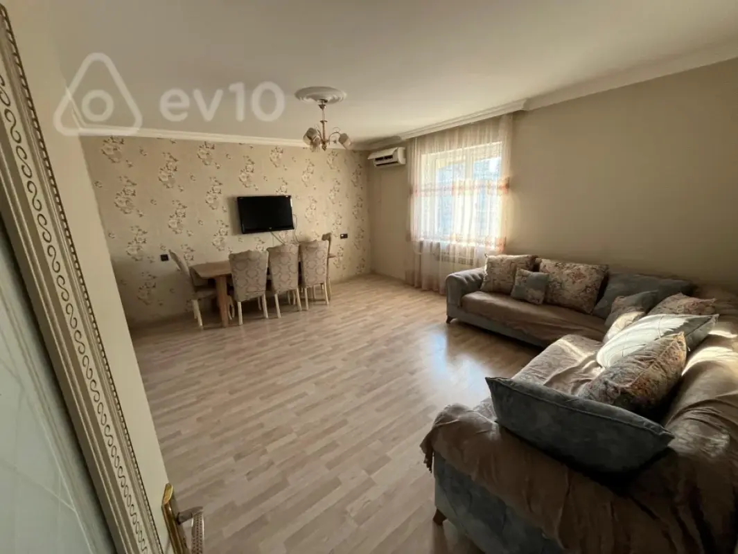 Kirayə verilir 4 otaqlı köhnə tikili 100 m²