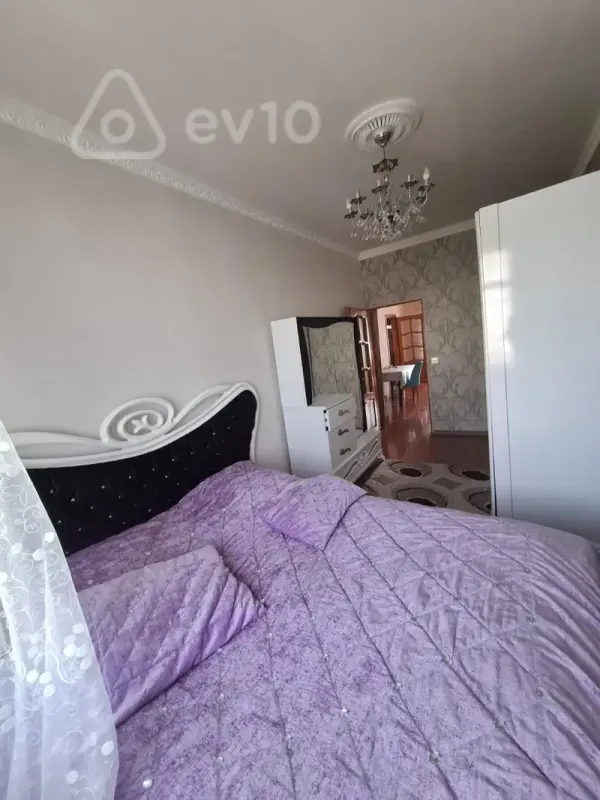 Kirayə verilir 2 otaqlı köhnə tikili 65 m²