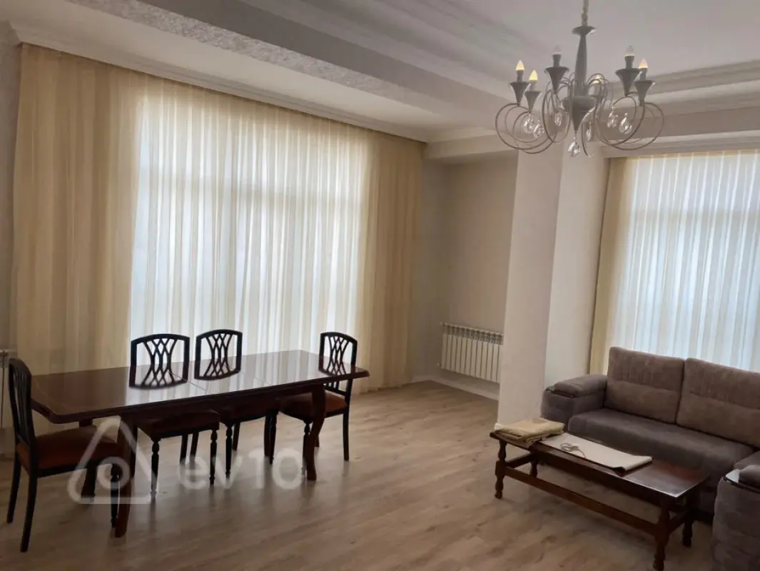 Kirayə verilir 2 otaqlı yeni tikili 93 m²