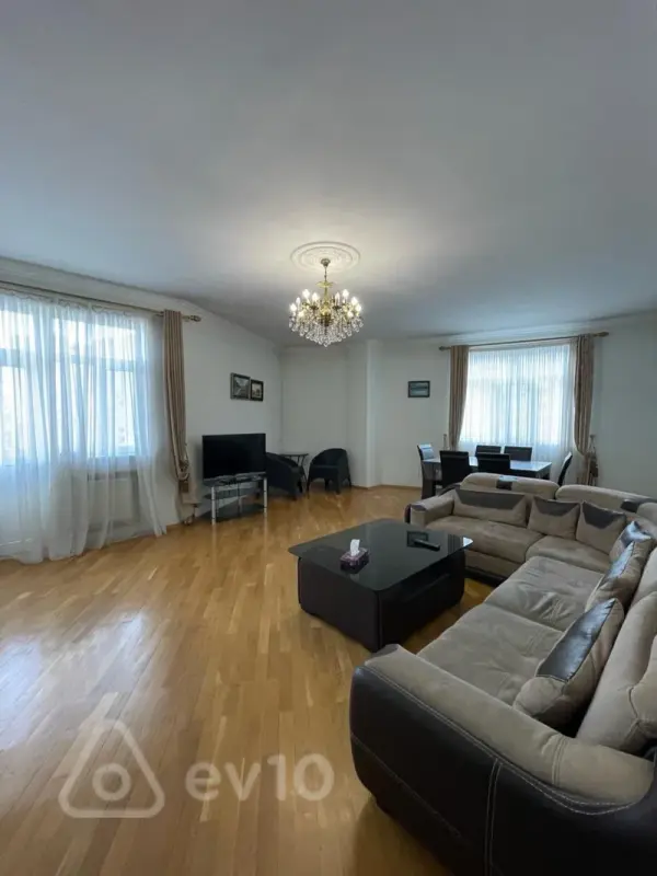 Kirayə verilir 3 otaqlı yeni tikili 130 m²
