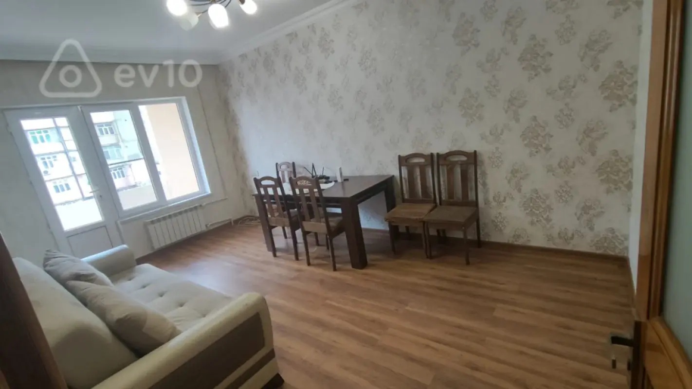 Satılır 2 otaqlı köhnə tikili 60 m²