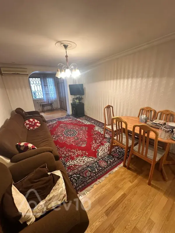 Kirayə verilir 2 otaqlı köhnə tikili 50 m²