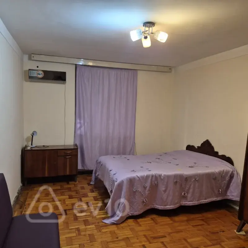 Kirayə verilir 2 otaqlı köhnə tikili 85 m²