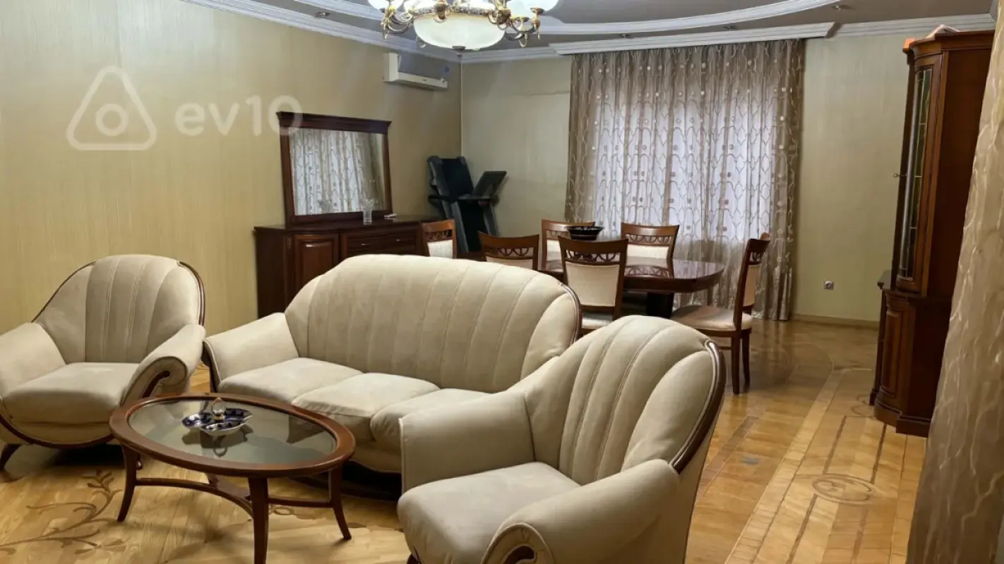 Kirayə verilir 3 otaqlı yeni tikili 150 m²