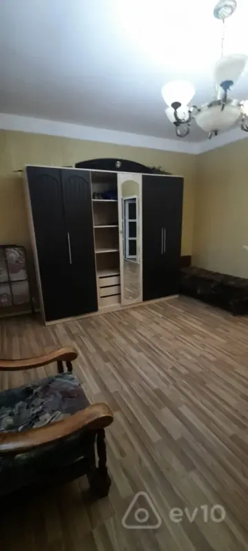 Kirayə verilir 2 otaqlı köhnə tikili 50 m²