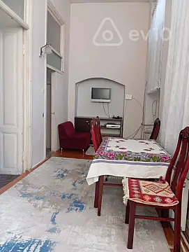 Kirayə verilir 2 otaqlı köhnə tikili 69 m² — Bakı, Səbail 2 otaq 69.00 m²